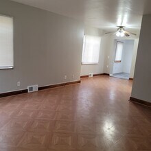 4235 Chester Dr, Unit 1 in Boardman, OH - Foto de edificio - Building Photo