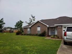 1905 Rhett Pl in Lynn Haven, FL - Building Photo