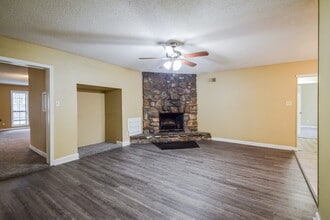 2176 Woodfield Park Rd in Memphis, TN - Building Photo - Building Photo