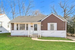 6834 Eisele St in Berkeley, MO - Building Photo