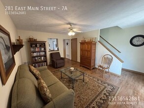 281 E Main St in Clarksville, OH - Foto de edificio - Building Photo