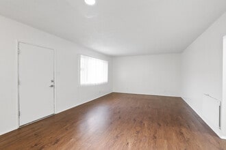 768 Gaviota Ave. in Long Beach, CA - Foto de edificio - Building Photo