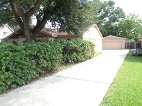 11903 Sagecliff Dr in Houston, TX - Building Photo - Building Photo