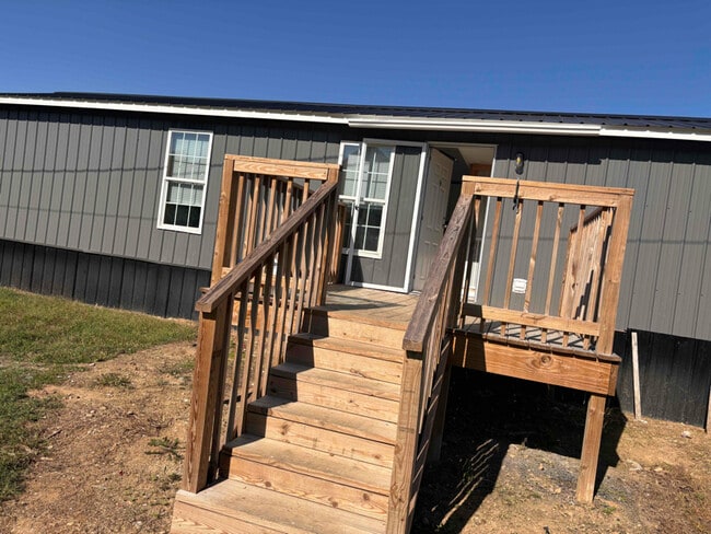 86 Young Branch Rd in Dixon Springs, TN - Foto de edificio - Building Photo