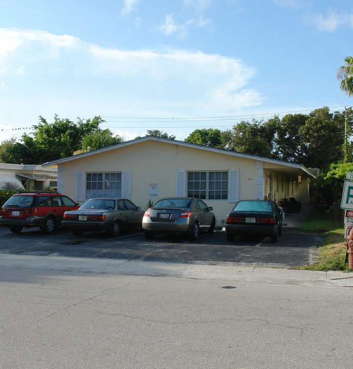 100 SE 7th St in Fort Lauderdale, FL - Building Photo