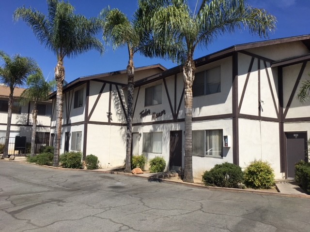 1501 - 1509 Mt. Vernon Avenue in Bakersfield, CA - Building Photo