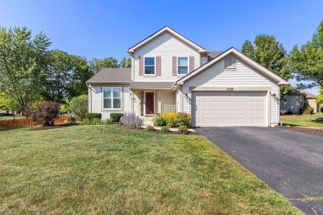 106 Brookhaven Ct in Sugar Grove, IL - Foto de edificio