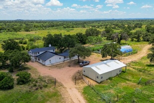 6552 Co Rd 403 in Llano, TX - Building Photo