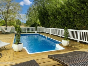 8 Jackson Ct in Monmouth Beach, NJ - Building Photo - Building Photo