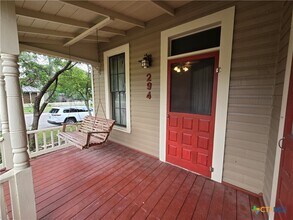 294 Tolle St in New Braunfels, TX - Building Photo - Building Photo
