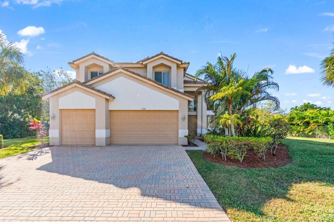 11286 Regatta Ln in Wellington, FL - Building Photo