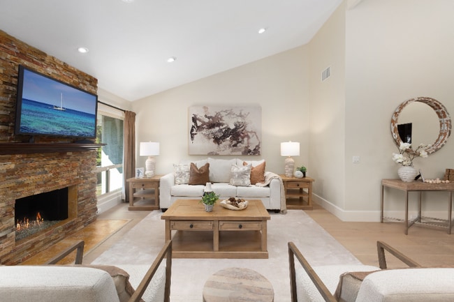 2085 Caminito San Nicholas in San Diego, CA - Building Photo - Building Photo