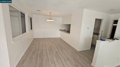 4001 Mozart Dr in Richmond, CA - Building Photo - Building Photo