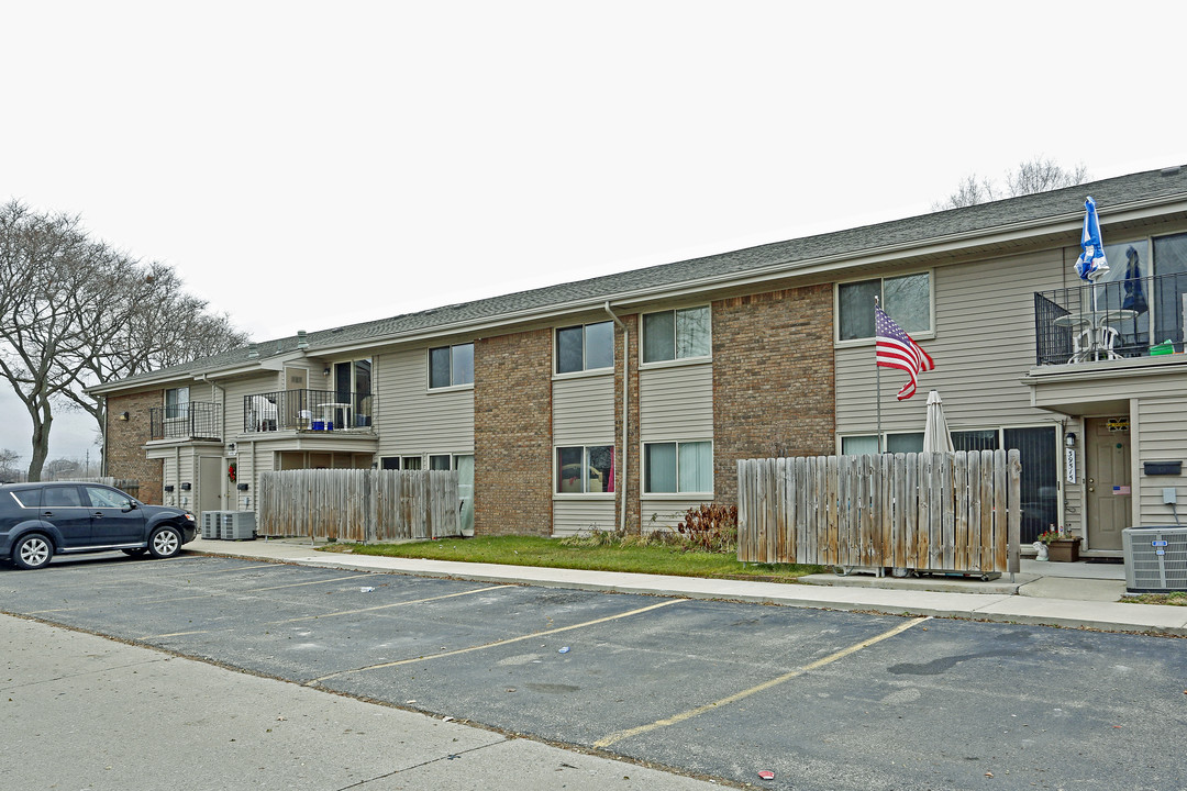 Chateau Rouge Apartments in Sterling Heights, MI - Foto de edificio