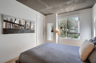 1102 Rue de Bleury in Montréal, QC - Building Photo - Building Photo