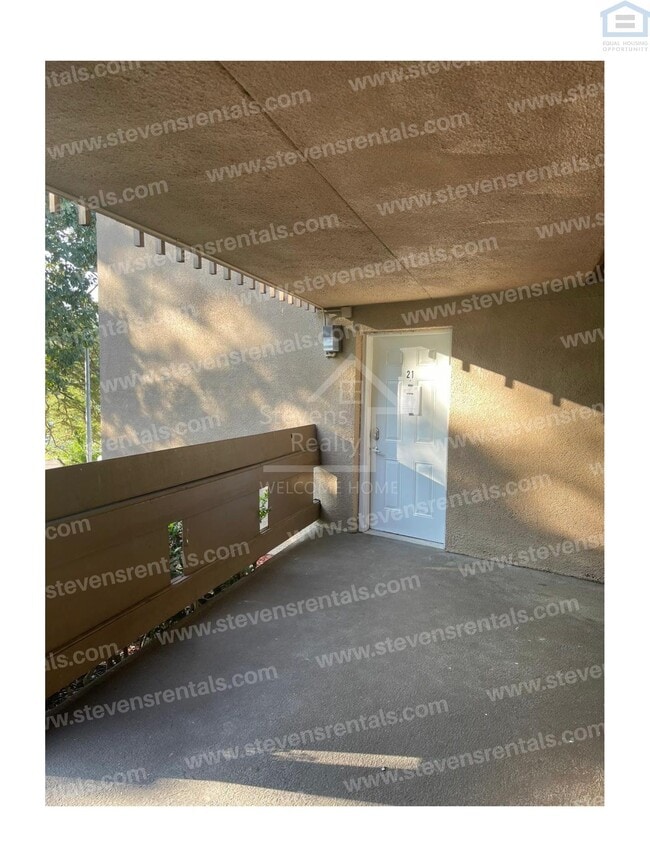 property at 915 S Seminole Dr