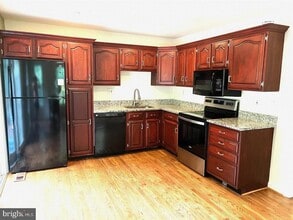 11951 Heathcote Ct in Reston, VA - Building Photo - Building Photo