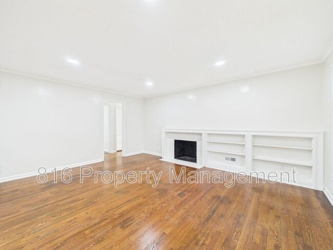 6000 Longview Rd in Kansas City, MO - Building Photo - Building Photo