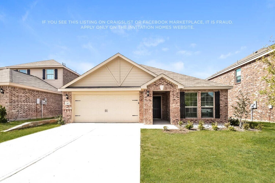141 Magnolia Dr in Sanger, TX - Building Photo