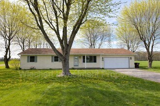 4622 McClain Rd in Lima, OH - Building Photo - Building Photo