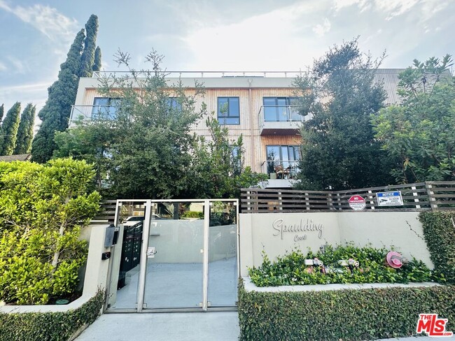 1041 N Spaulding Ave in West Hollywood, CA - Building Photo - Building Photo