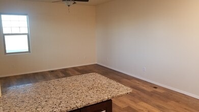 1412 W Lakeside Dr, Unit B in Moses Lake, WA - Foto de edificio - Building Photo