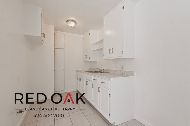 8118 Western Ave in Los Angeles, CA - Building Photo - Building Photo