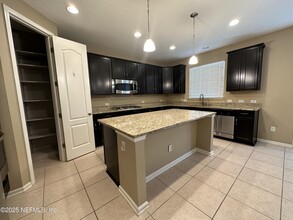 4578 Silverthorn Dr in Jacksonville, FL - Building Photo - Building Photo