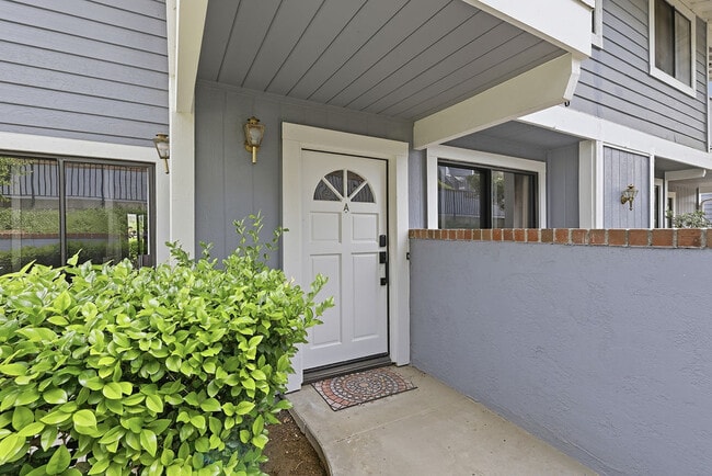 29105 Thousand Oaks Blvd in Agoura Hills, CA - Foto de edificio - Building Photo