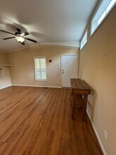 13338 Longstreet Rd in Willis, TX - Foto de edificio - Building Photo