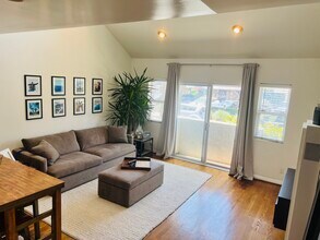 1302 Electric Ave, Unit 1306 in Los Angeles, CA - Foto de edificio - Building Photo