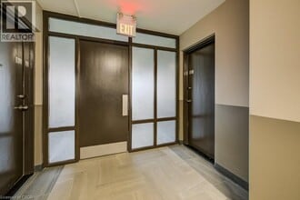 82 Elgin St S in Cambridge, ON - Building Photo - Building Photo