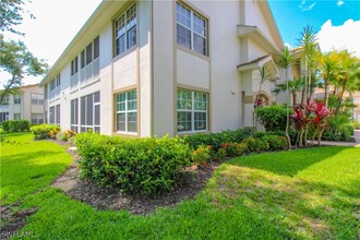 5632 Whisperwood Blvd in Naples, FL - Foto de edificio - Building Photo