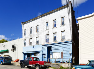 17 Bessemer Ave in Lyndora, PA - Building Photo - Building Photo