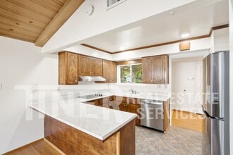 8665 Everglade Dr in Sacramento, CA - Building Photo - Building Photo