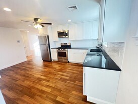 489 Main St in Stoneham, MA - Building Photo