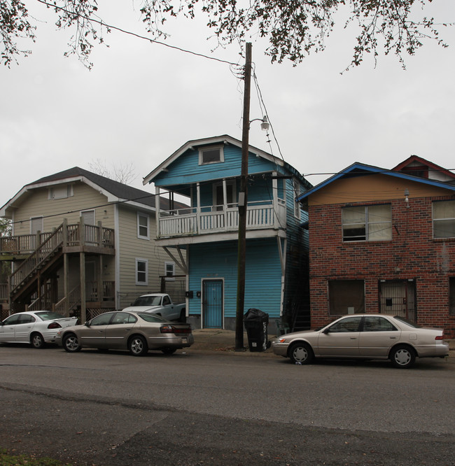 2624-2624 1/2 S Galvez St in New Orleans, LA - Building Photo - Building Photo