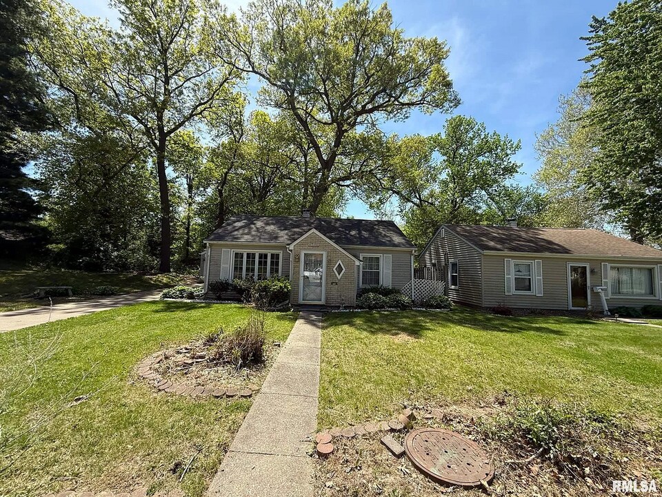 4536 23rd Ave in Rock Island, IL - Building Photo