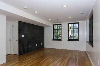 1320 Bloomfield St in Hoboken, NJ - Building Photo - Building Photo