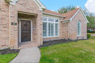 30 Crestview Trail in Houston, TX - Building Photo - Building Photo