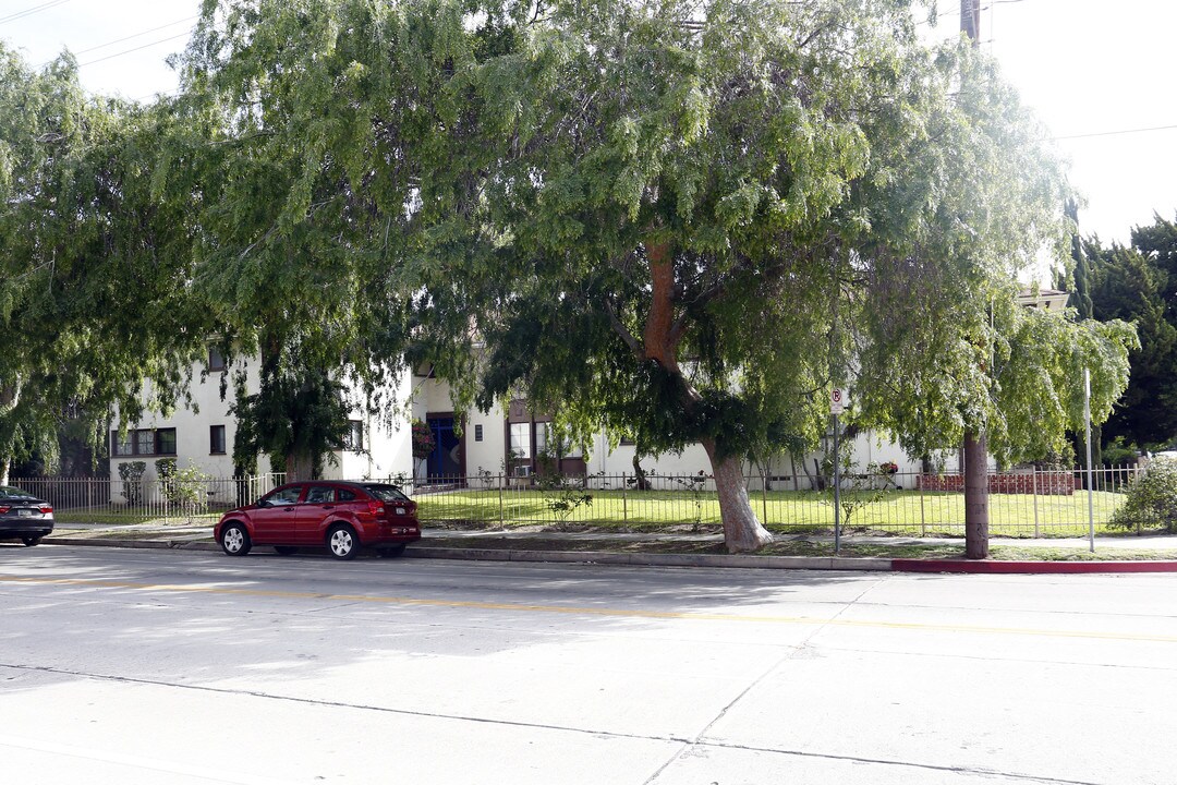 5302 Colfax Ave in North Hollywood, CA - Building Photo