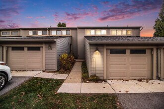 614 Peninsula Ct in Ann Arbor, MI - Building Photo - Building Photo