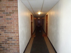 Chestnut Woods Apartments in Englewood, OH - Foto de edificio - Building Photo