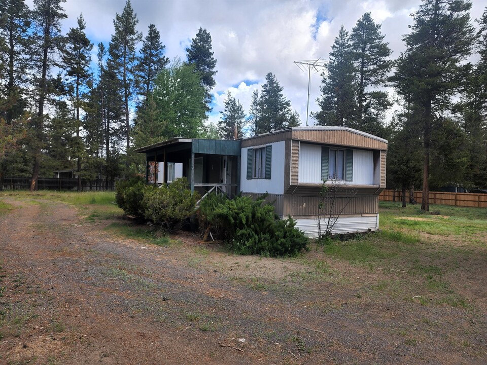 52920 Forest Rd in La Pine, OR - Building Photo
