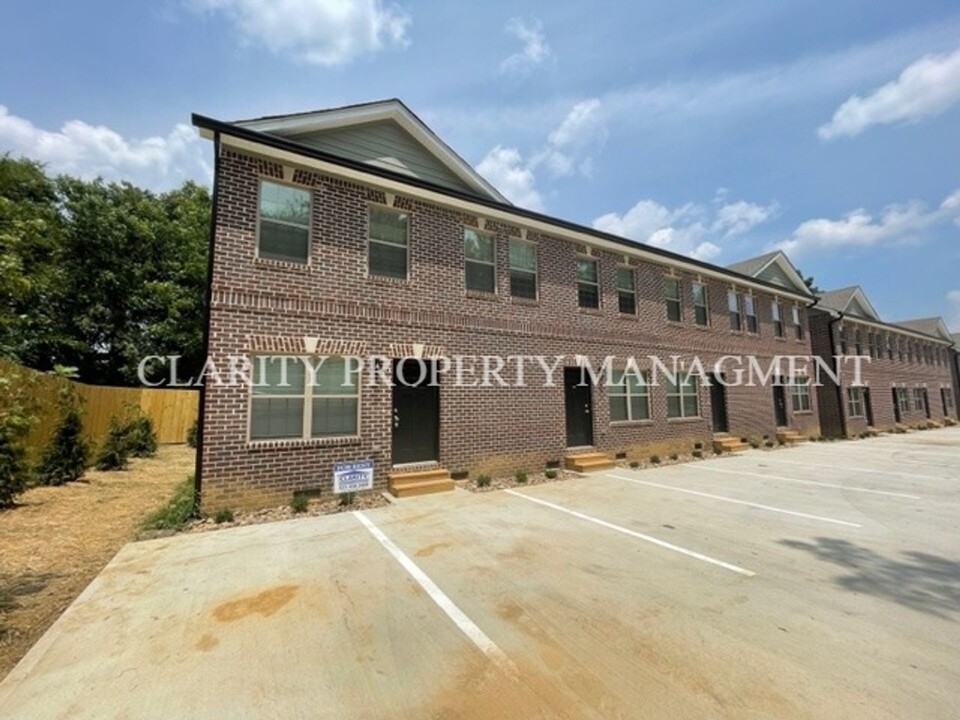 4665 Fairfield Farm Rd in Cleveland, TN - Foto de edificio