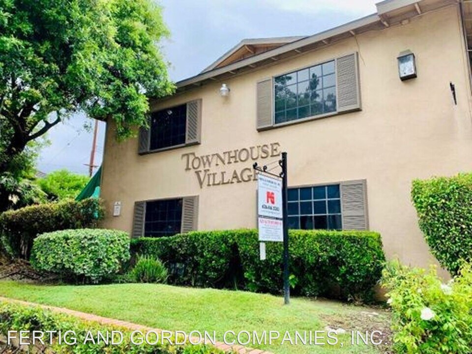 800 S Azusa Ave in Azusa, CA - Building Photo