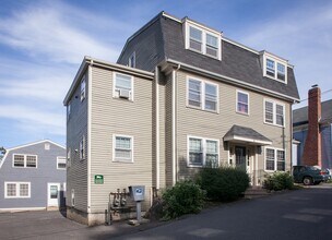 10 Hillside Ave, Unit 2 in Marblehead, MA - Building Photo - Building Photo