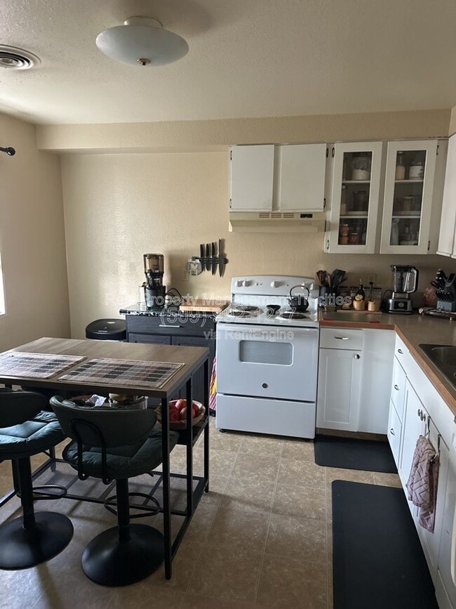 218 S McKinley Pl in Kennewick, WA - Building Photo - Building Photo