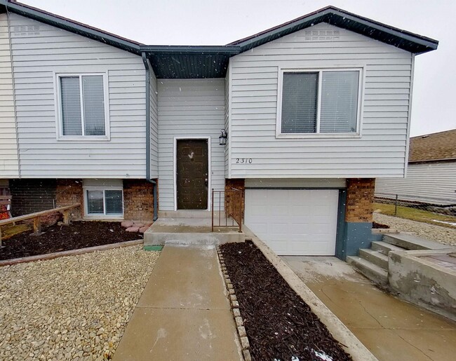 property at 2310 Bonniebrook Cir