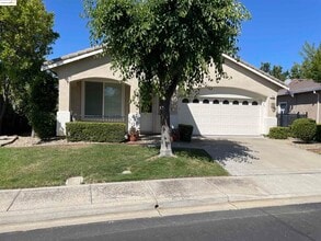 735 Stewart Way in Brentwood, CA - Building Photo - Building Photo